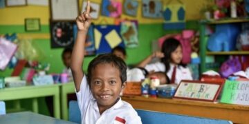 Reza Asrofi siswa di Sekolah Dasar Nimbokrang I, Kabupaten Jayapura, Provinsi Papua. (Foto: UNICEF Indonesia).