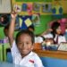 Reza Asrofi siswa di Sekolah Dasar Nimbokrang I, Kabupaten Jayapura, Provinsi Papua. (Foto: UNICEF Indonesia).