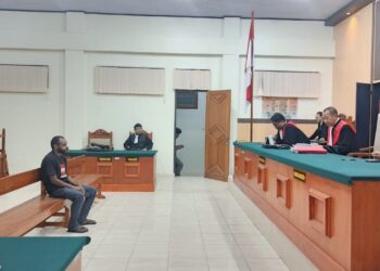 Aske Mabel menjalani persidangan di Pengadilan Negeri Kelas II-B Wamena. (Foto: Satgas Ops Damai Cartenz).