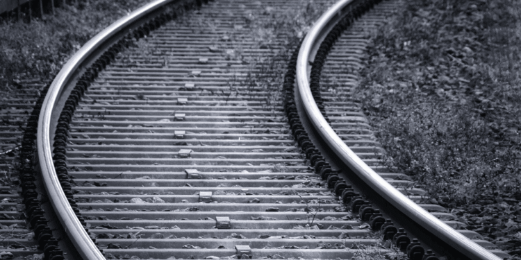 Dua Pencuri Tertangkap Basah Gasak Besi Rel Kereta Api di Stasiun Pulau Brayan