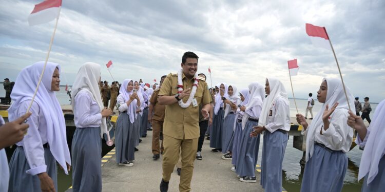 Bobby Nasution Janji Bangun Puskesmas Rawat Inap hingga Dermaga di Pulau Kampai img 1598