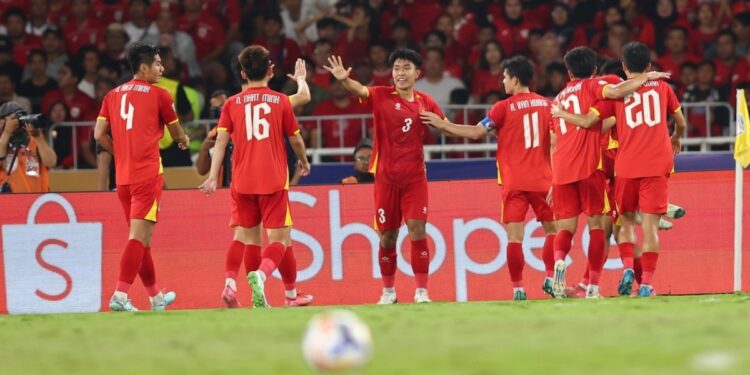 Pecundangi Garuda Muda, Vietnam Juara ASEAN U-23 Mandiri Cup 2025 Timnas Vietnam U-23 merayakan gol saat bertemu Indonesia U-23 di pertandingan final yang berlangsung di Stadion Utama Gelora Bung Karno dalam ajang ASEAN U-23 Mandiri Cup 2025. Selasa 29 Juli 2025. (Foto: ASEANutd)