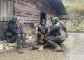 Satgas Ops Damai Cartenz Tangkap Anggota KKB Male Telenggen di Puncak Jaya Satgas Ops Damai Cartenz saat menangkap Male Telenggen. (Foto: Humas Satgas Ops Damai Cartenz)