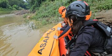 Basarnas Medan menemukan dua korban yang meninggal dunia usai hanyut di Sungai Belumai, Kabupaten Deli Serdang, Sumatera Utara. (Foto: Basarnas Medan)