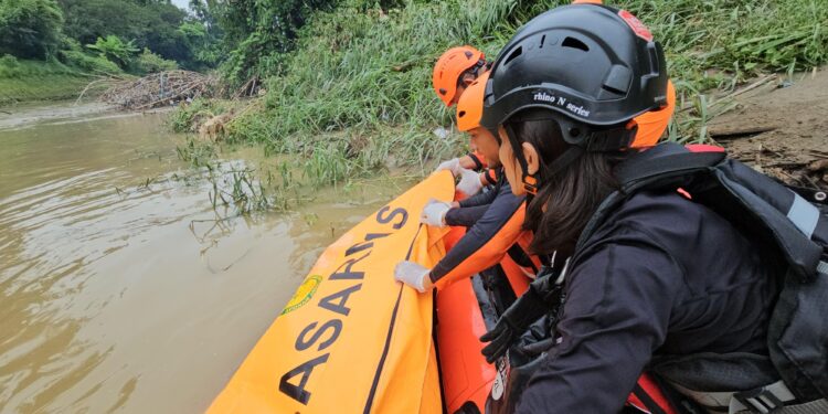 Dua Warga Tanjung Morawa yang Hanyut di Sungai Belumai Ditemukan Meninggal Basarnas Medan menemukan dua korban yang meninggal dunia usai hanyut di Sungai Belumai, Kabupaten Deli Serdang, Sumatera Utara. (Foto: Basarnas Medan)