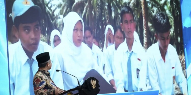Dari Ladang Sawit ke Layar Belajar: Kegembiraan Anak PMI di Malaysia Lanjutkan Pendidikan 7bb6ea84 fee2 4524 bbd5 e24aa912291c
