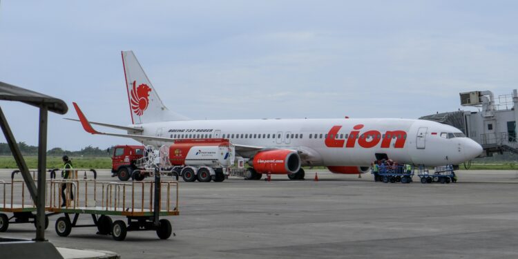 Penumpang Sebut Ada Bom, Lion Air JT-308 Jakarta-Kualanamu Kembali ke Apron Maskapai Lion Air. (Foto: Fasyah Halim via Unsplash)