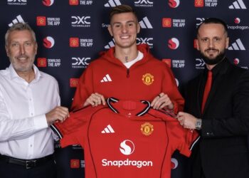 Manchester United resmi merekrut Benjamin Sesko (tengah). (Foto: Instagram @benjaminsesko)
