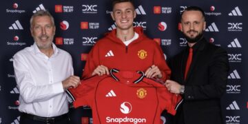 Manchester United resmi merekrut Benjamin Sesko (tengah). (Foto: Instagram @benjaminsesko)