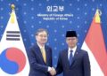 Indonesia dan Korea Selatan Sepakat Perkuat Kerja Sama Ekonomi, Energi, dan Digital Menteri Luar Negeri Indonesia, Sugiono, bersama Menteri Luar Negeri Republik Korea, Cho Hyun. (Foto: Humas Kementerian Luar Negeri RI)