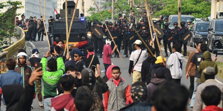 Aksi unjuk rasa di Jakarta. (Foto: Iqro Rinaldi via Unsplash)
