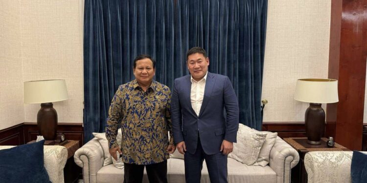 Oyun-Erdene Tawarkan Model Sovereign Wealth Fund Mongolia untuk Inspirasi Indonesia Mantan Perdana Menteri Mongolia, L. Oyun-Erdene, melakukan kunjungan ke Indonesia dan bertemu dengan Presiden Prabowo Subianto pada Jumat (29/8/2025). (Foto: Istimewa)