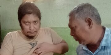 Muhammad Syukur (baju cokelat) ditembak di bagian perut dalam insiden kekerasan di Simpang KKA, Aceh Utara. (Foto: dokumen pribadi)