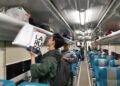 Penumpang kereta api. (Foto: Narata/Istimewa)