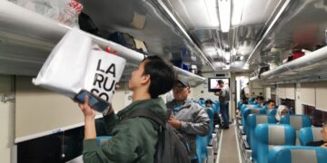 Penumpang kereta api. (Foto: Narata/Istimewa)