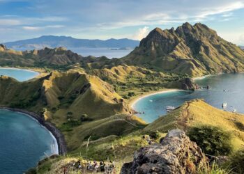Pulau Padar di Taman Nasional Komodo, Provinsi Nusa Tenggara Timur. (Foto: Santa Barbara via Unsplash)