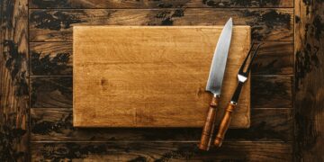 Ilustrasi talenan kayu. (Foto: Sergey Kotenev via Unsplash)