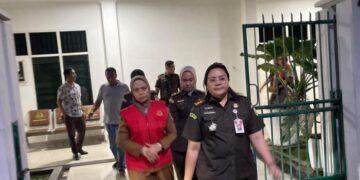 Pelaksana Tugas (Plt) Kepala Dinas Pekerjaan Umum dan Tata Ruang (PUTR) Kota Binjai, RIP, ditahan Kejari Binjai. (Foto: Kejaksaan Negeri Binjai)