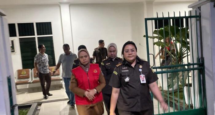 Plt Kadis PUTR Binjai Ditahan, Diduga Korupsi Dana DBH Sawit Rp14,9 Miliar Pelaksana Tugas (Plt) Kepala Dinas Pekerjaan Umum dan Tata Ruang (PUTR) Kota Binjai, RIP, ditahan Kejari Binjai. (Foto: Kejaksaan Negeri Binjai)