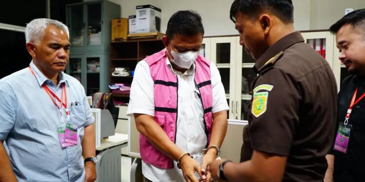 Kejati Sumut Tahan Direktur PT NDP Terkait Kasus Penjualan Aset PTPN I ke Ciputra Land img 20251021 wa0000