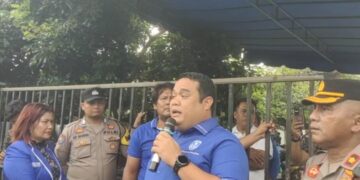 Sekretaris DPD GAMKI Sumut, Erwin Situmorang saat berdebat dengan pengurus aktif DPC GAMKI Deliserdang. (Foto: Narata.co)