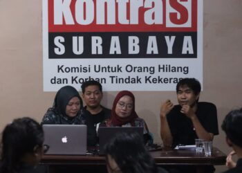 KAJ Jawa Timur saat konferensi pers advokasi perkara kekerasan terhadap jurnalis Beritajatim.com. (Foto: Dok KAJ Jawa Timur)
