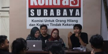 KAJ Jawa Timur saat konferensi pers advokasi perkara kekerasan terhadap jurnalis Beritajatim.com. (Foto: Dok KAJ Jawa Timur)