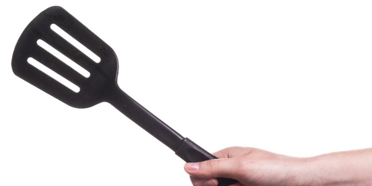 Pakar Biomedis Ingatkan Bahaya Sodet Plastik terhadap Kesehatan Ilustrasi sodet plastik. (Foto: Freepik)