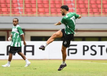Skuad PSMS Medan menjalani official training menjelang pertandingan lawan Bekasi City di Stadion Patriot Candrabhaga, Jawa Barat. (Foto: Media Official PSMS)