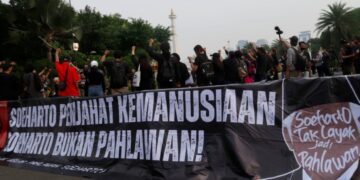 Poster penolakan Soeharto diberi gelar Pahlawan Nasional. (Foto: Amnesty International Indonesia)