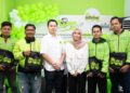 Rio Aristo, Country Manager inDrive Indonesia foto bersama pengemudi (Foto: Istimewa)