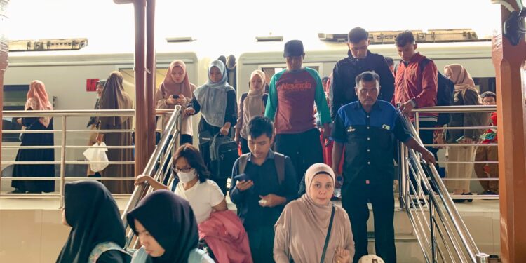 Setelah 10 Menit Tertahan Akibat Gempa, Kereta Bandara Medan Dipastikan Aman dan Lanjut Jalan Kereta Api Bandara (Foto: Narata/Istimewa)