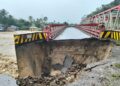 Dampak Siklon KOTO: 4 Kabupaten di Sumut Porak Poranda, Ratusan Rumah Terendam, 8 Tewas Kondisi jembatan yang terputus akibat banjir di Kabupaten Tapanuli Utara, Sumatra Utara, Selasa (25/11). (Sumber foto : BPBD Kabupaten Tapanuli Utara)