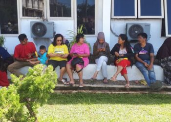 Keterangan foto: Masyarakat yang terdampak banjir dan longsor di Kabupaten Tapanuli Tengah, Sumatra Utara. (Foto: Ghiyatuddin/narata)