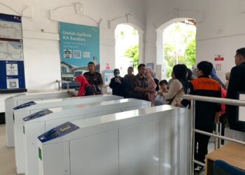 KA Srilelawangsa Kembali Beroperasi Normal Mulai Hari Ini Setelah Sempat Terhenti Akibat Banjir Penumpang kereta api (Foto: Narata/Istimewa)