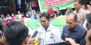 Aksi Solidaritas Pedagang, APPSI Medan Tegas Tolak Pasal Pelarangan Penjualan di Ranperda KTR (Foto: Narata/Dian Ajo)