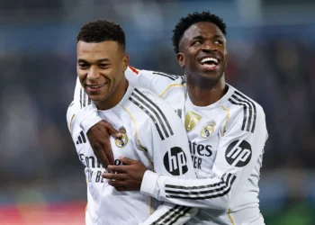 Keterangan foto: Kylian Mbappé dan Vinicius Jr merayakan kemenangan saat bersua Deportivo Alavés di Estadio Mendizorrotza, Minggu 14 Desember 2025. (Foto: Media Official Real Madrid via David S. Bustamante)