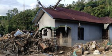 Rumah yang terdampak banjir bandang di Desa Aek Garoga, Tapanuli Selatan, Sumatra Utara. (Foto: Istimewa)