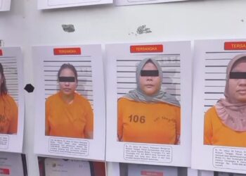 Keterangan foto: Para tersangka yang terlibat dalam kasus perdagangan bayi di Kecamatan Medan Johor, Kota Medan. (Sumber foto: narata/Ghiyatuddin)