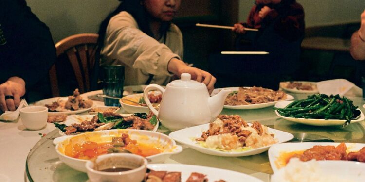 Keterangan foto: Ilustrasi munggahan jelang Ramadan. (Sumber: Unsplash)