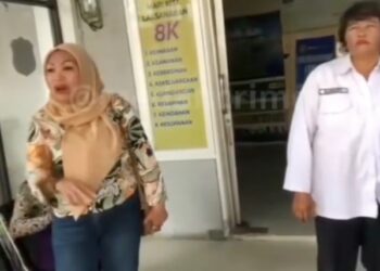 Tangkap layar Poniah istri Kuldip Singh saat melabrak kantor Camat Medan Kota, Rabu (18/02/2026). (Foto: Istimewa)