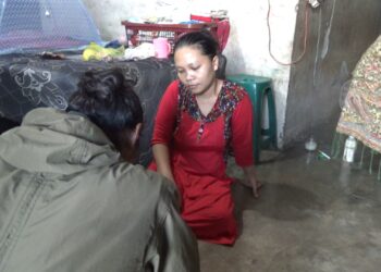 Syahida dan Maita saat ditemui di rumahnya di Jalan Bajak I Gang Lambou, Kelurahan Harjosari II, Kecamatan Medan Amplas, Kota Medan, Kamis (05/03/2026). (Foto:narata/Ghiyatuddin)