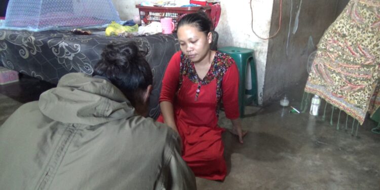Syahida dan Maita saat ditemui di rumahnya di Jalan Bajak I Gang Lambou, Kelurahan Harjosari II, Kecamatan Medan Amplas, Kota Medan, Kamis (05/03/2026). (Foto:narata/Ghiyatuddin)