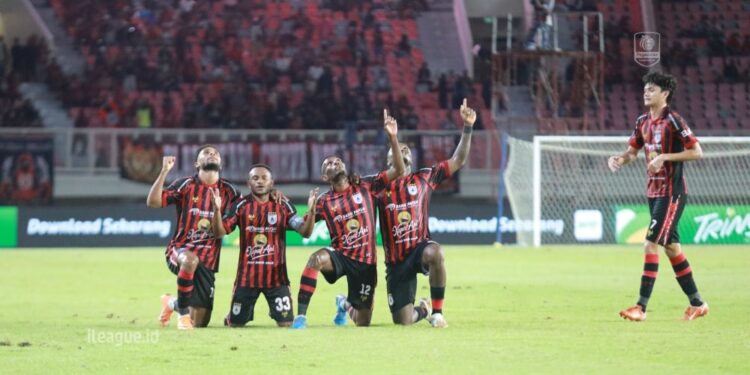 Keterangan: Selebrasi dari pemain Persipura Jayapura usai mencetak gol ke gawang Deltras United di Liga 2 Championship, 29 Maret 2026. (Sumber Foto: Ileague)