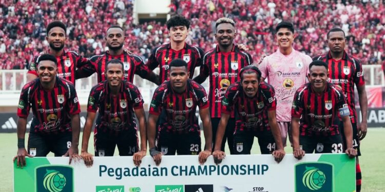 Keterangan Foto: Skuad Persipura Jayapura sesaat sebelum pertandingan melawan Adhyaksa FC di Stadion Lukas Enembe, Papua, Jumat 8 Mei 2026. (Sumber: Media Official Persipura)