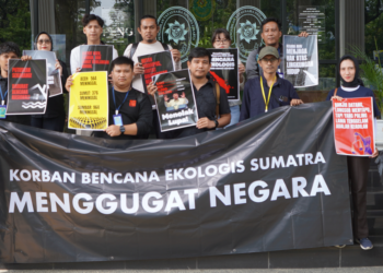 Keterangan Foto: Tim Advokasi Keadilan untuk Sumatra menggugat menggugat pemerintah pusat ke Pengadilan Tata Usaha Negara (PTUN) Jakarta terkait penanganan banjir dan tanah longsor yang terjadi pada akhir 2025. Kamis 7 Mei 2026. (Sumber: YLBHI)