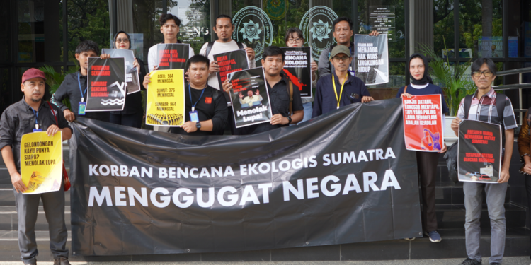 Keterangan Foto: Tim Advokasi Keadilan untuk Sumatra menggugat menggugat pemerintah pusat ke Pengadilan Tata Usaha Negara (PTUN) Jakarta terkait penanganan banjir dan tanah longsor yang terjadi pada akhir 2025. Kamis 7 Mei 2026. (Sumber: YLBHI)
