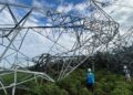 Keterangan Foto: Cuaca ekstrem di Sumut merobohkan 9 tower transmisi milik PLN. (Sumber: PLN Sumut)