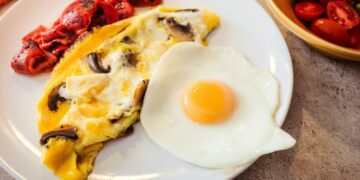 Keterangan: Telur ceplok dan dadar. (Foto: Mxxdesign via Unsplash)