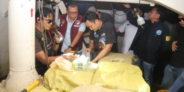 Keterangan Foto: Kasus penyelundupan 1,16 ton ketamin hidroklorida (HCl) menggunakan kapal MT Global 168. (Sumber: Dok.Direktorat Tindak Pidana Narkoba Bareskrim Polri)